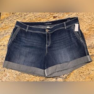 NWT Maurices Women’s Plus Size 24 Medium Wash Cuffed Denim Shorts